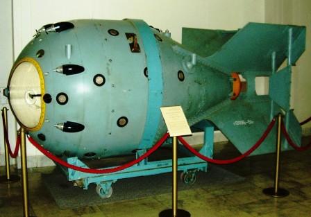 Корпус первой советской атомной бомбы в музейной экспозиции